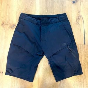 Nike Sportswear Tech Pack Shorts - 32